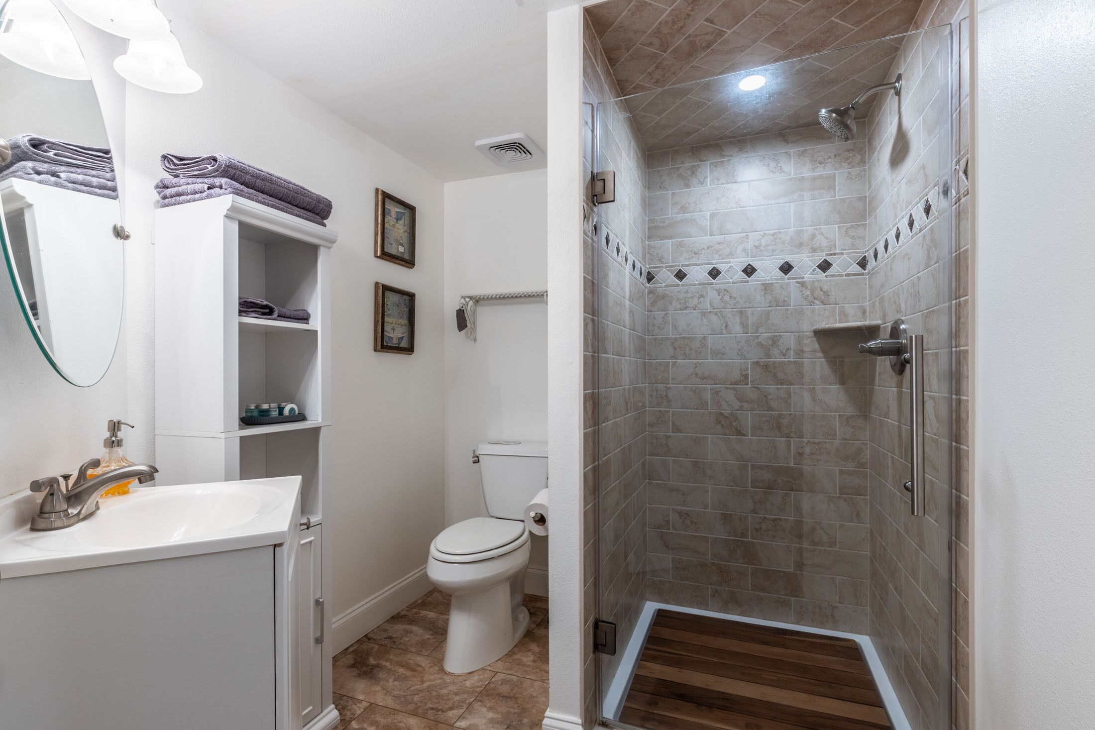 Romantic Double Room, Ensuite | Bathroom | Hair dryer, towels, soap, shampoo
