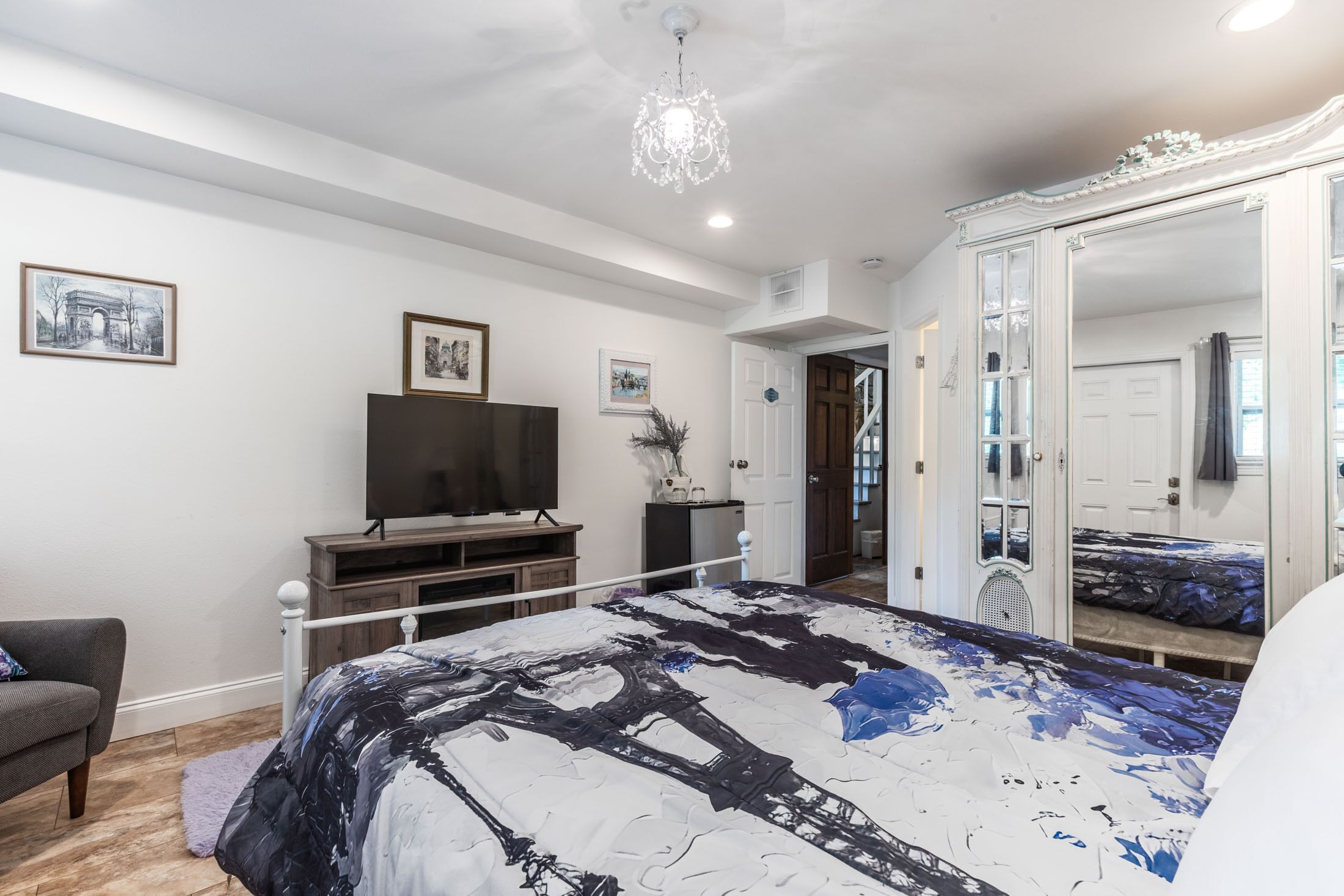 Habitación doble romántica, baño en la habitación | Sábanas de algodón egipcio y ropa de cama de alta calidad 
