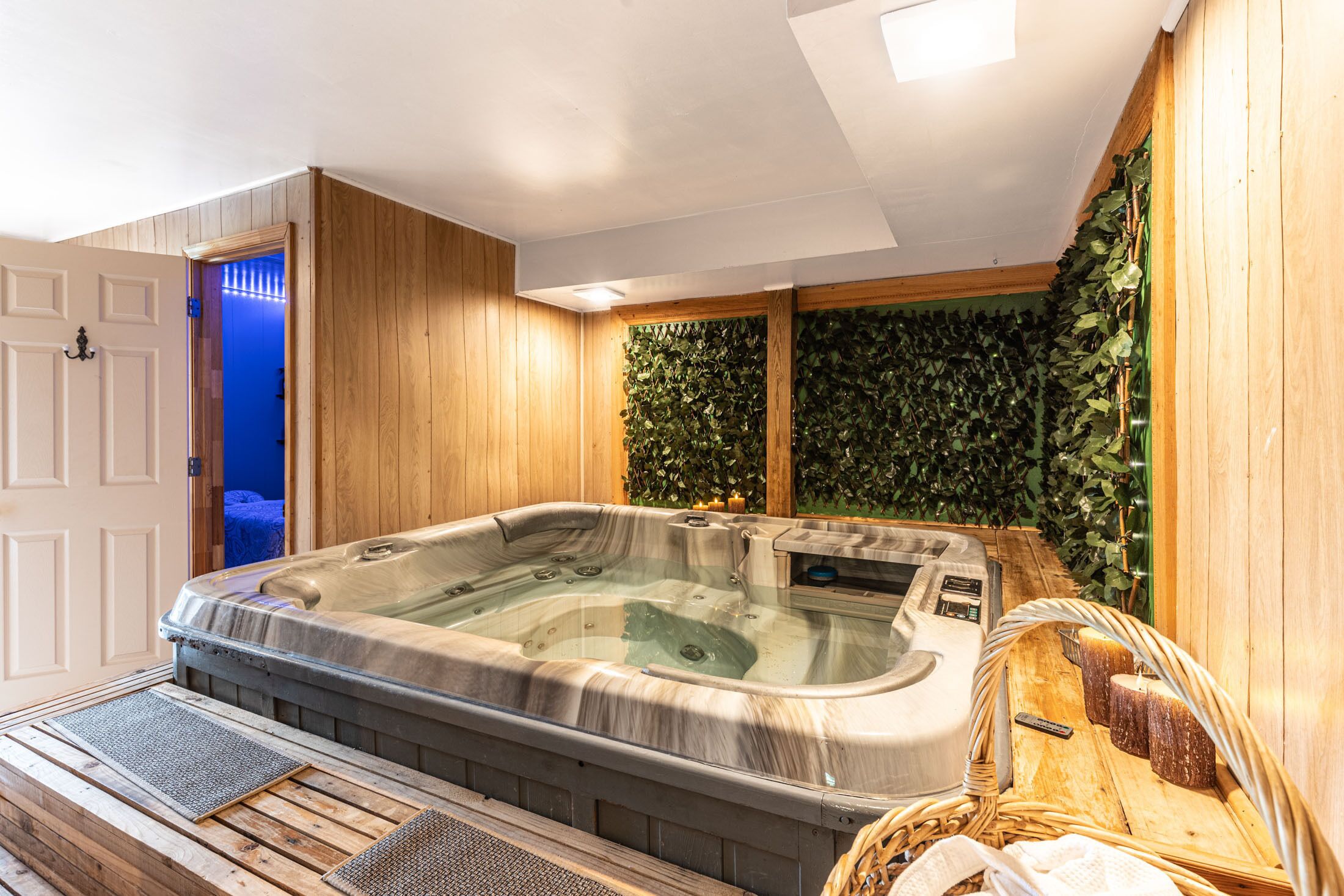 1 treatment room, massages