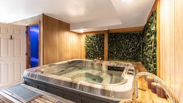 1 treatment room, massages