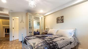 Romantic Double Room, Ensuite | Blackout drapes, soundproofing, WiFi (free)