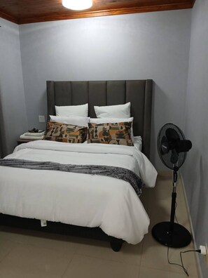 Room, 5 Bedrooms - Room-luxurious 5-bedroom Holiday House i (Westonaria)