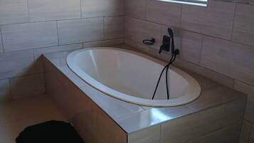 Chambre, 5 chambres | Salle de bain