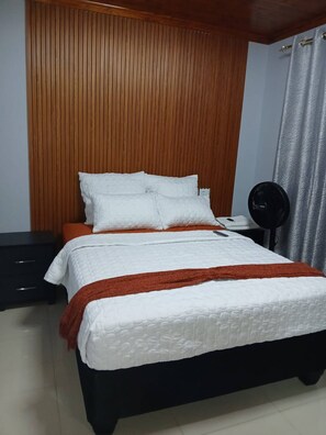 Room, 5 Bedrooms - Room-luxurious 5-bedroom Holiday House i (Westonaria)