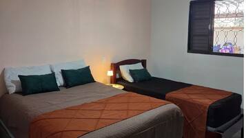 Ferros/tábuas de passar roupa, Wi-Fi, roupa de cama