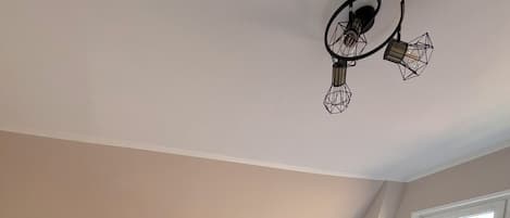 Iron/ironing board, Internet, bed sheets