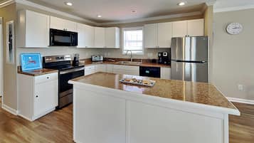 Studio (3 Bedrooms) | Property amenity