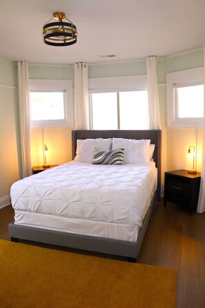 Iron/ironing board, WiFi, bed sheets - Studio Mins Walk to DT OAK PARK (Oak Park)
