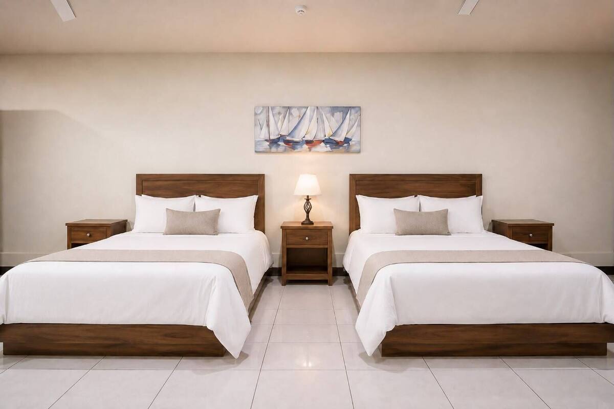 Habitación doble Confort, balcón, vista a la ciudad | Ropa de cama de alta calidad y camas Select Comfort 