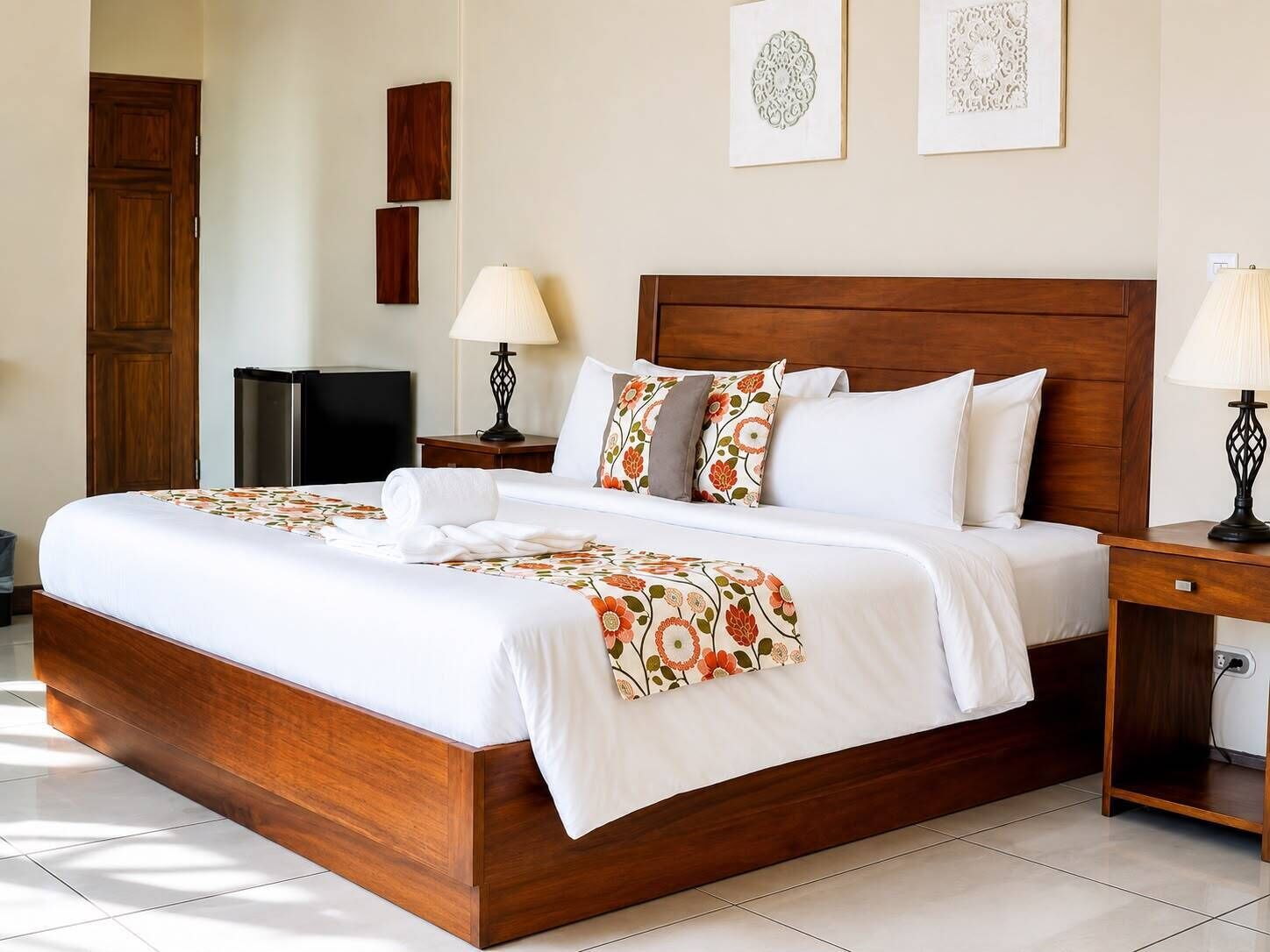 Superior Suite, 1 King Bed, Balcony, City View