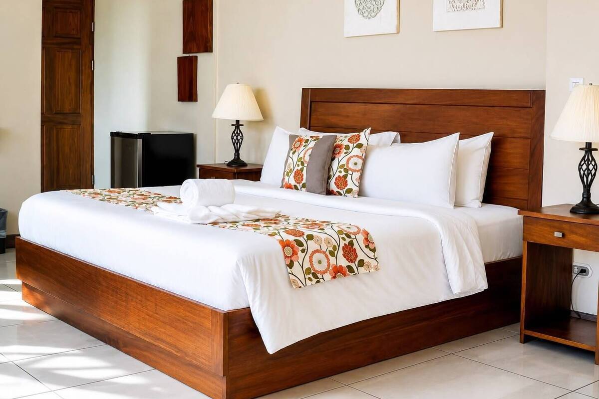 Suite superior, 1 cama King size, balcón, vista a la ciudad | Ropa de cama de alta calidad y camas Select Comfort 