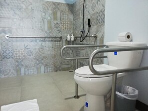 Shower, handuk, sabun, dan sampo