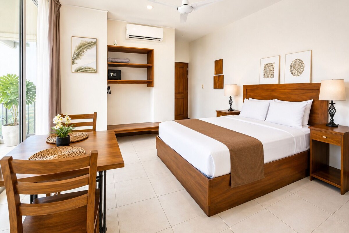 Superior Suite, 1 King Bed, Balcony, City View | Premium bedding, Select Comfort beds, in-room safe, laptop workspace