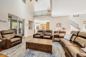 Smart TV, fireplace, DVD player, books - New! Lux Royal Pines Retreat in Flagstaff Ranch-Pool Table/AC/Gated (Flagstaff)