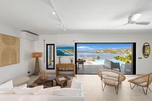 Living area - Villa Aurélio, overlooking the turquoise waters of St Martin, facing St Barthélémy. (Saint Martin)