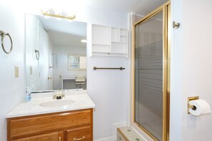 Bathroom - New! Glacier Ridge House | Mtn Views, Fenced Yard & 20 Min to Glacier NP | Near Ski & Flathead (Columbia Falls)