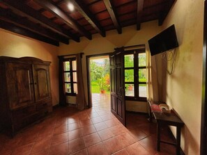 Quarto casal luxo, vista para o jardim | Parte interna