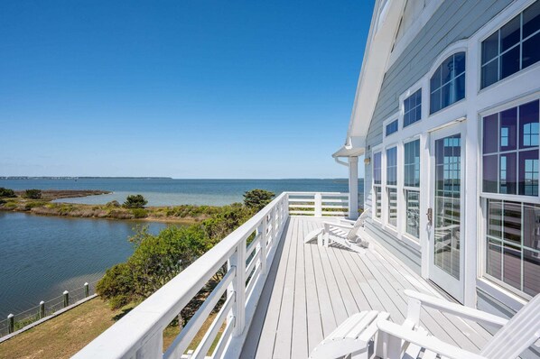 Terrace/patio - Lone Cedar II: Soundfront, Amazing Sunset Views, Private Pool (Nags Head)