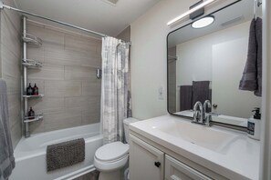 Bathroom - #StayinMyDistrict Quiet 2BR + Office Pet Friendly (Vancouver)