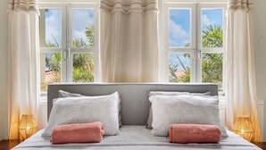 2 室のベッドルーム、デスク、WiFi、ベッドシーツ