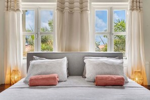 2 bedrooms, desk, WiFi, bed sheets - Caribbean Club 111 Parrots Perch on a small-scale resort with beautiful views (Kralendijk)