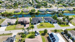 Exterior - VILLA CORAL GLOW – HEATED POOL | WATER VIEW | BOAT RENTAL + TOURS VOUCHER INCL. (Cape Coral)
