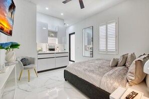 Room - VILLA CORAL GLOW – HEATED POOL | WATER VIEW | BOAT RENTAL + TOURS VOUCHER INCL. (Cape Coral)