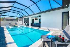 Pool - VILLA CORAL GLOW – HEATED POOL | WATER VIEW | BOAT RENTAL + TOURS VOUCHER INCL. (Cape Coral)