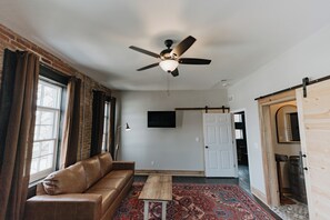 Living area - Historic Loft Stay Near Mammoth Cave National Park (Cave City)