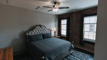 3 habitaciones, tabla de planchar con plancha, wifi y ropa de cama