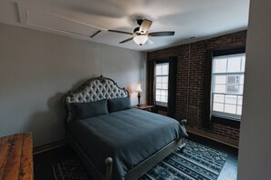 3 bedrooms, iron/ironing board, WiFi, bed sheets - Historic Loft Stay Near Mammoth Cave National Park (Cave City)