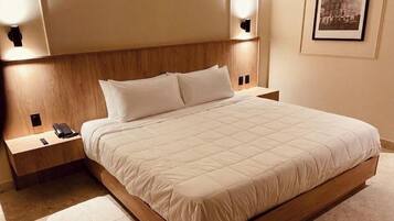 Basic Room, Pets Allowed | Select Comfort beds, in-room safe, desk, laptop workspace