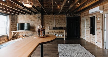 Historic Loft Stay in Downtown Cave City