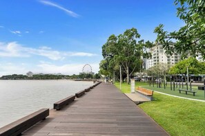 Property grounds - Seven @ Aquarius—Coral Sea Views near the Lagoon (Cairns)