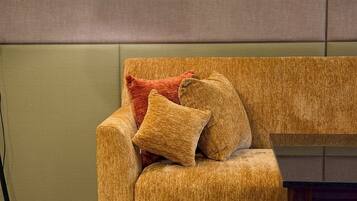 Deluxe Twin Room, City View | Living area | 65-inch flat-screen TV with digital channels, Netflix