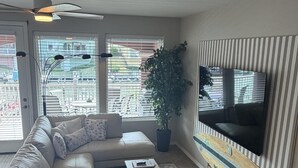 Smart TV - Beachy Vibes Retreat -7HP (Laguna Vista)