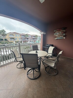 Outdoor dining - Beachy Vibes Retreat -7HP (Laguna Vista)