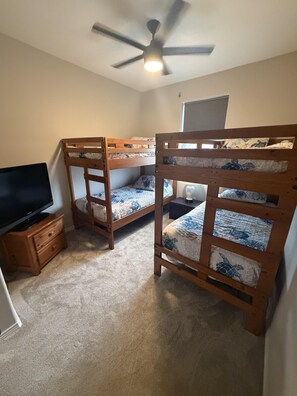 Room - Beachy Vibes Retreat -7HP (Laguna Vista)