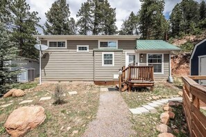 Exterior - Woodland Peak Tiny Lodge (Woodland Park)