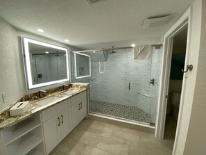 Shower, hair dryer, towels, soap - Magical Disney Getaway: 2-Bed Villa with Loft at Premier Water Park Resort! (Kissimmee)