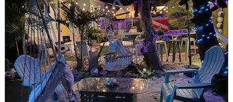 Beautiful RV in Big Pine Key, Great outdoor area. Short drive to Key West