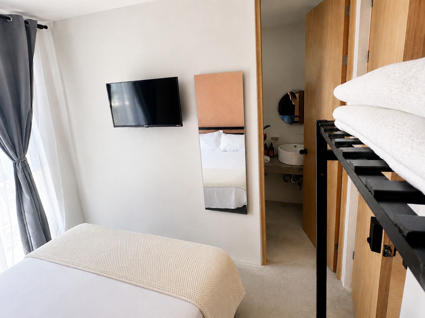 Free WiFi, bed sheets