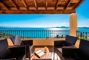 Property grounds - Mountain tranquillity meets coastal beauty near Nissaki (Viglatsouri)