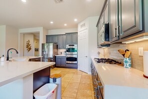 Fridge, microwave, oven, stovetop - 1-story home near golf with pickleball & private outdoor pool/spa - 55+ to rent (Indio)