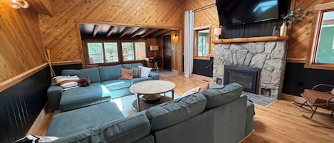 TV, fireplace