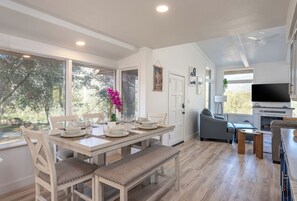 Dining - Sequoia Magic Views - 3BD + Hot Tub + Fireplace (Three Rivers)