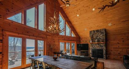 Escape to Summit View Lodge in Mountaintop, a spacious pet-friendly retreat for 14!