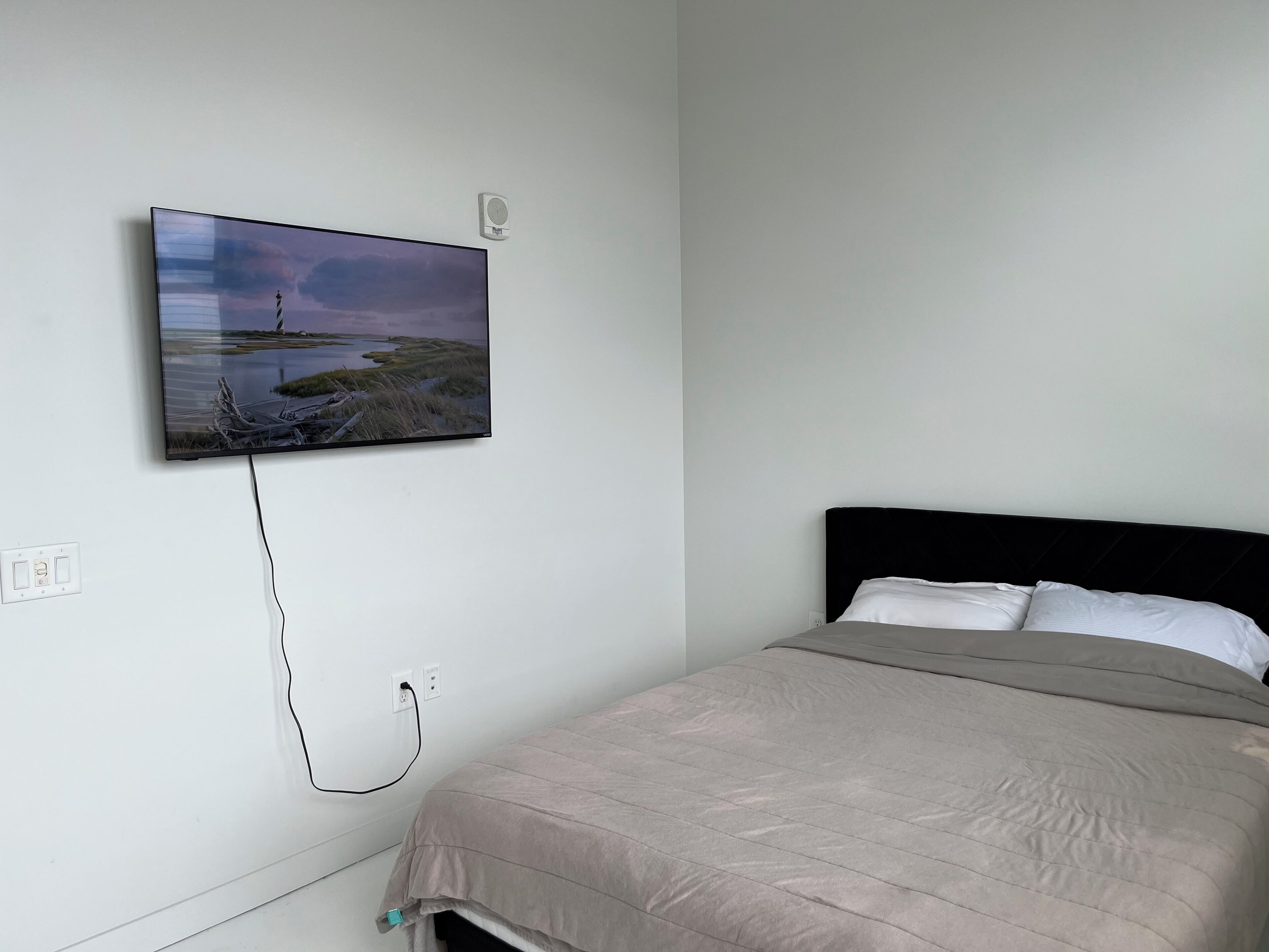 Free WiFi, bed sheets