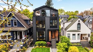 A modern two-story house with a balcony, a small garden, and a staircase leading to the entrance. - VIEW from 2 Rooftop Decks, Walk to Kerry Park, Minutes to DT and Space Needle (Seattle)