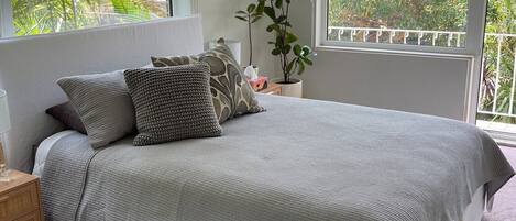Iron/ironing board, internet, bed sheets